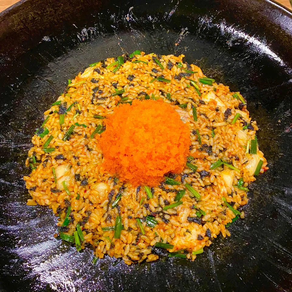 홍대 닭갈비 맛집 신미경의 날치알 볶음밥 - 치즈 가득한 요리 후 즐기는 서울 홍대 유명 음식점 | Hongdae dakgalbi restaurant fried flying fish roe rice - Shin Mi-kyung Seoul famous gourmet finish dish after cheese | 弘大辣炒鸡排美食飞鱼卵炒饭 - 神美京首尔著名餐厅奶酪菜肴后的绝佳组合 | 弘大辣炒鸡排美食飛魚卵炒飯 - 神美京首爾著名餐廳起司菜肴後的絕佳組合 | 弘大辣炒鸡排グルメ飛魚卵炒飯 - 神美京ソウル著名レストランチーズ料理後の絶品組合